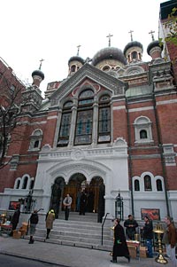 Храм во имя свт. Николая
в Нью-Йорке. Сооружен в 1902 году и освящен святителем
Тихоном